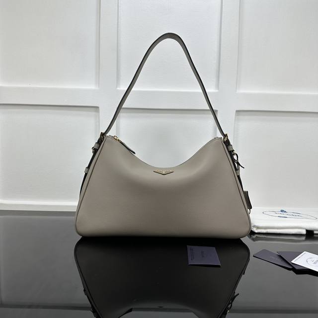 Prada new counter quality, top-grade original leather, original hardware, real s