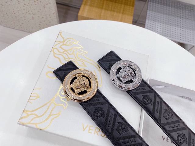 New authentic products from Milan Fashion Week are available for sale at Ferrag New authentic products from Milan Fashion Week are available for sale at Ferrag
