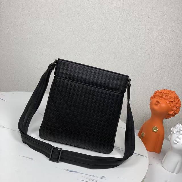 Bv Classic men's messenger bag Simple and stylish Handmade with imported waxed c Bv Classic men's messenger bag Simple and stylish Handmade with imported waxed c