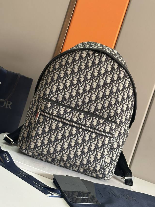 Large White MarkTop Original This Rider backpack has a simple silhouette and a c
