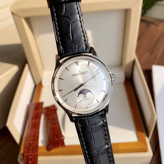 The top version of the Jaeger-LeCoultre Master Moon Phase series corrects all t The top version of the Jaeger-LeCoultre Master Moon Phase series corrects all t