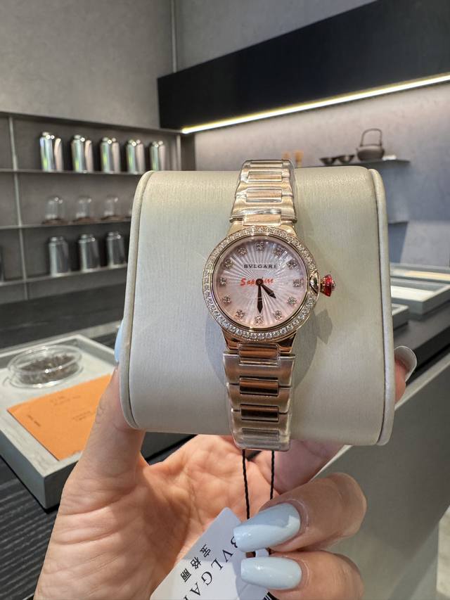 white gold 440 diamonds 20 sapphires size 28mm Swiss 762 movement Bulgari Lvcea white gold 440 diamonds 20 sapphires size 28mm Swiss 762 movement Bulgari Lvcea