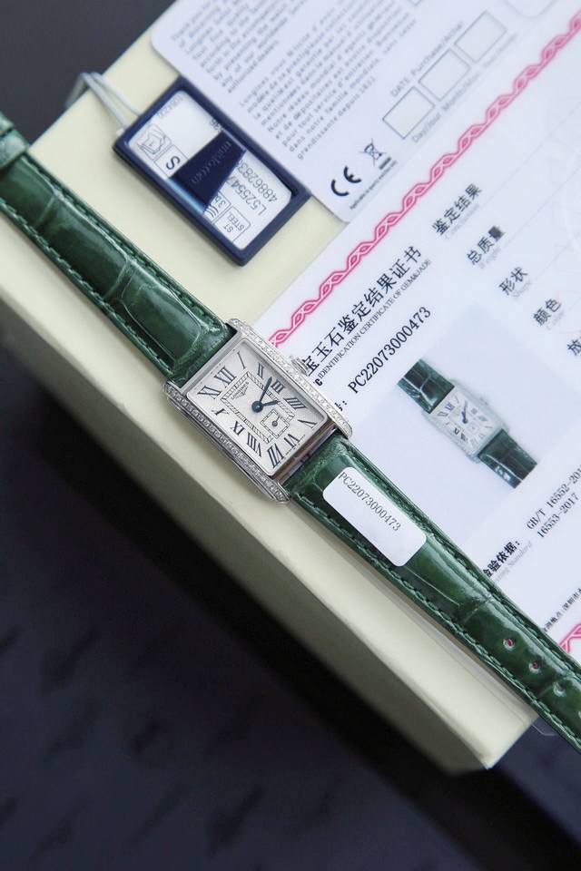 原单浪琴黛绰维纳系列，渠道货！原始最高版。真钻石 表壳镶嵌46颗1.3真钻，持中国Gtc检测证书，一物一证，支持复检！顶级版本支持任意对比！浪琴表黛绰维纳鳄鱼皮