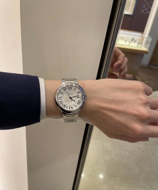 卡地亚蓝气球 Cartier Ballonbleu 原版开模 顶级 同步 类型:顶奢级男士自动机械腕表 镜面:镀膜镜面 指针:时,分,秒 表面:扭索纹银白字面 卡地亚蓝气球 Cartier Ballonbleu 原版开模 顶级 同步 类型:顶奢级男士自动机械腕表 镜面:镀膜镜面 指针:时,分,秒 表面:扭索纹银白字面