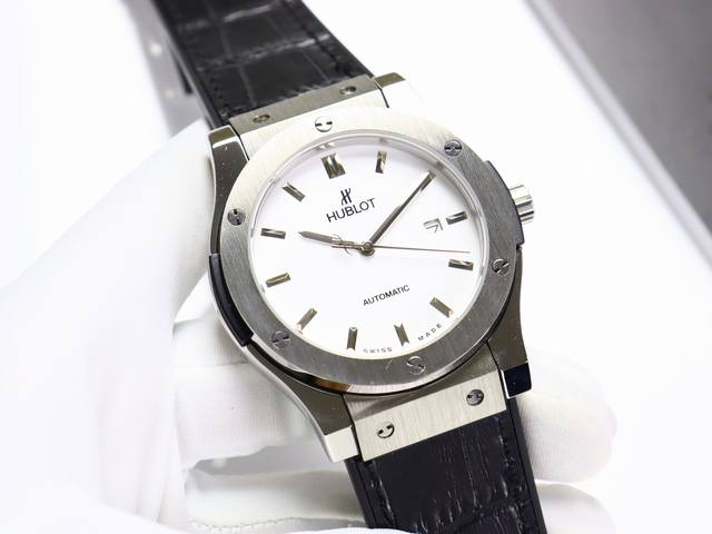 Gold+20 Hublot Classic Fusion Series 316 stainless steel case is finely polished