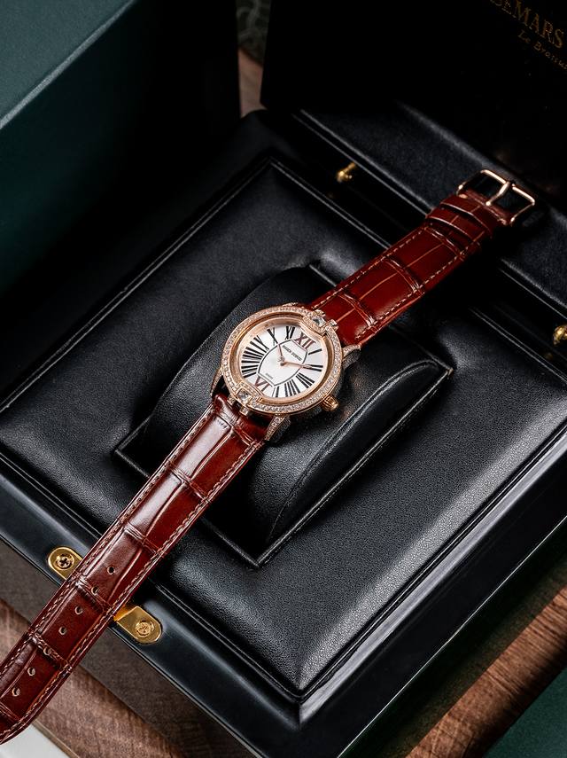 Gold and silver are the same price The ultimate version of Roger Dubuis Velvet