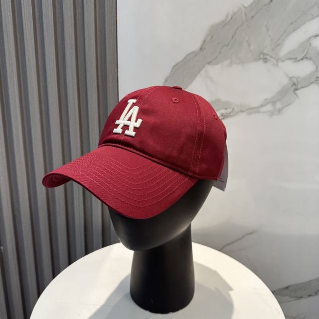 韩国正品Mlb棒球帽Ny最新最火的帽子就在这最新款棒球帽刺绣男女情侣款鸭舌帽最新款 ，爆炸款全线出货 非常百搭。正品Mlb男女同款棒球帽 Mlb 韩国Ny洋基队