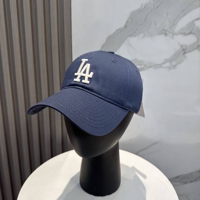 韩国正品Mlb棒球帽Ny最新最火的帽子就在这最新款棒球帽刺绣男女情侣款鸭舌帽最新款 ，爆炸款全线出货 非常百搭。正品Mlb男女同款棒球帽 Mlb 韩国Ny洋基队
