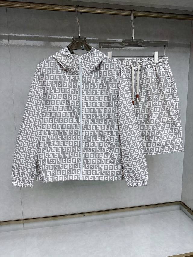 Fendi 2510Ss new spring and summer short-sleeved suit, unisex. The upper body ef