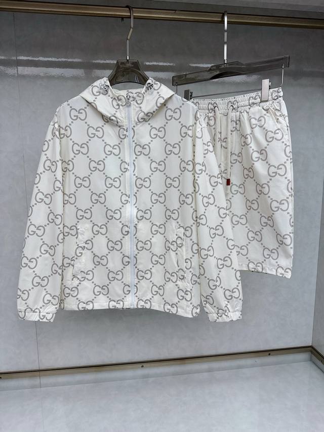 Gucci 2510Ss new spring and summer short-sleeved suit, unisex. The upper body ef