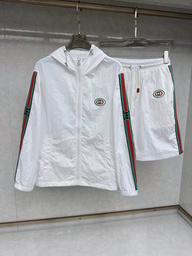 Gucci 2510Ss new spring and summer short-sleeved suit, unisex. The upper body ef
