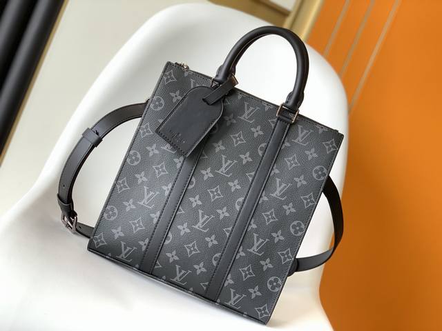 顶级原单 独家实拍M59960压花 M46098黑花全新 Sac Plat Cross 手袋以经典 Sac Plat 手袋为蓝本，采用华美 Taurillon