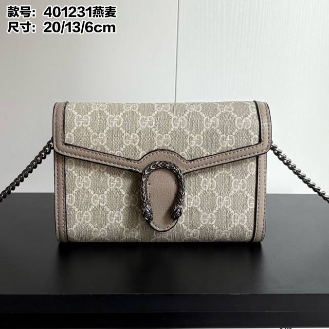 实拍# 配盒子款号：401231燕麦尺寸: 20×13×6Cmgg Dionysus Woc链式迷你手袋 钱包配以虎头马刺扣 翻盖设计内里多个夹层 满足日常出行