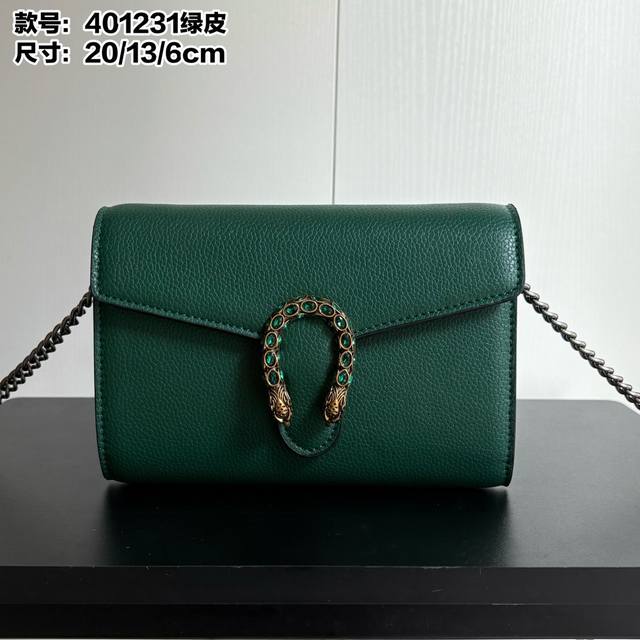 实拍# 配盒子款号：401231绿全皮尺寸: 20×13×6Cmgg Dionysus Woc链式迷你手袋 钱包配以虎头马刺扣 翻盖设计内里多个夹层 满足日常出