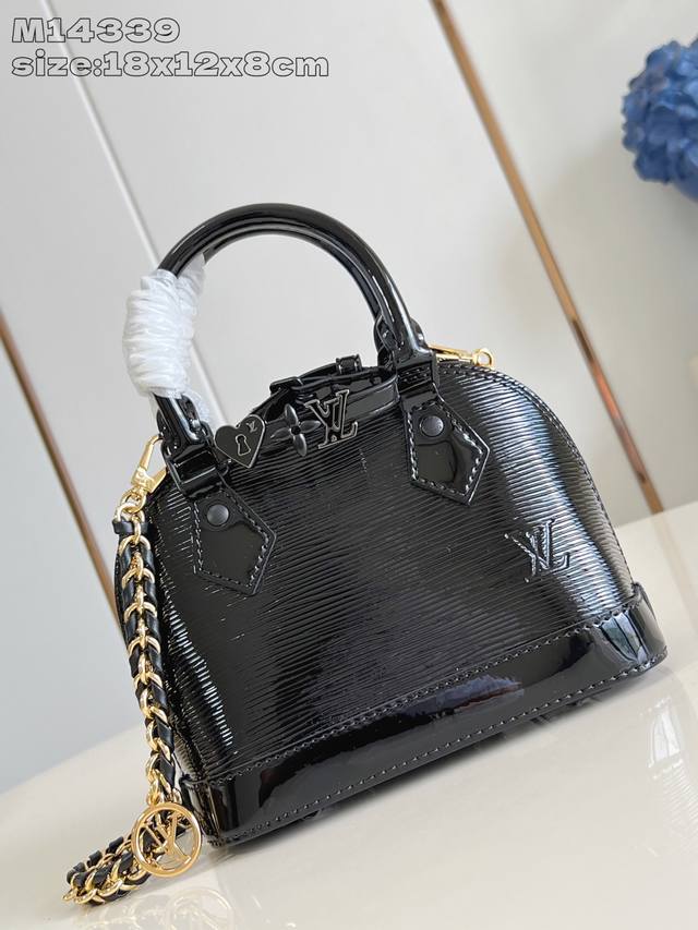 顶级原单 M14339黑 Nano Alma 手袋是路易威登经典 Alma 手袋的袖珍版本，此次取材 Epi 皮革。紧凑构型内含充裕空间，可轻松收纳智能手机、钥