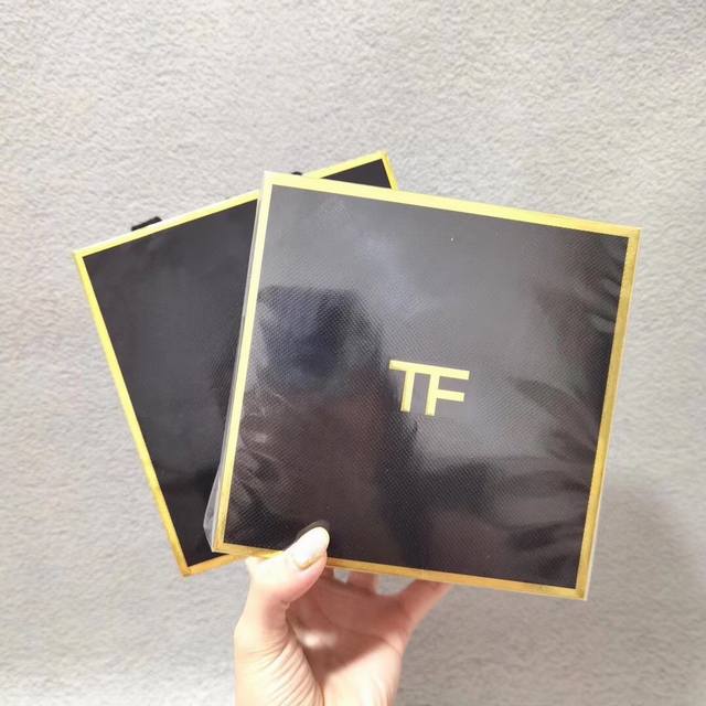 专柜品质Tf香水小样4件套 黑盒专柜品质Tf黑色礼盒香水小样4件套 ，Tf汤姆福特高档礼盒香水四件套，配专柜礼袋，Q版香水，4款超级迷你热门款香味7.5Ml×4