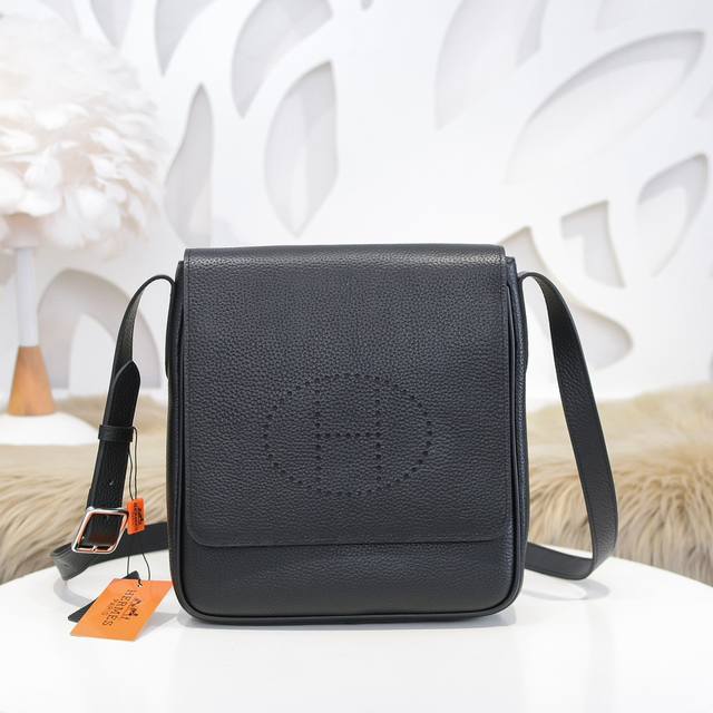 Hermes - Hermes' latest men's crossbody bag is made of top-grade cowhide leather