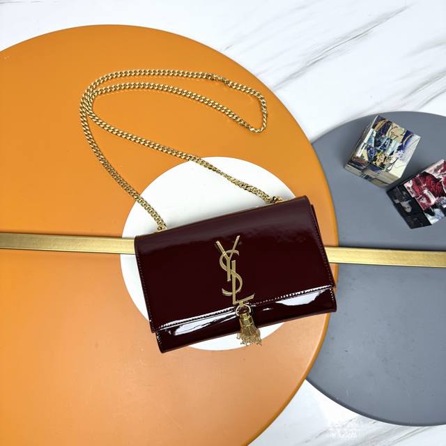 20 Patent Leather Kate: This classic and practical bag is the heart of this coll 20 Patent Leather Kate: This classic and practical bag is the heart of this coll