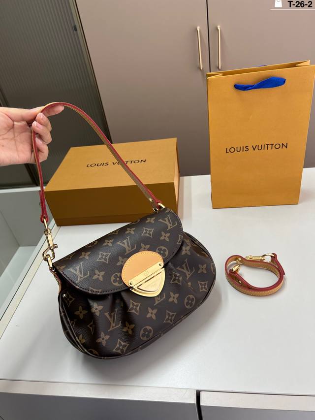 chip version Lv Sunset Vibe Yuanbao bag is sweet and cool. It is a versatile and