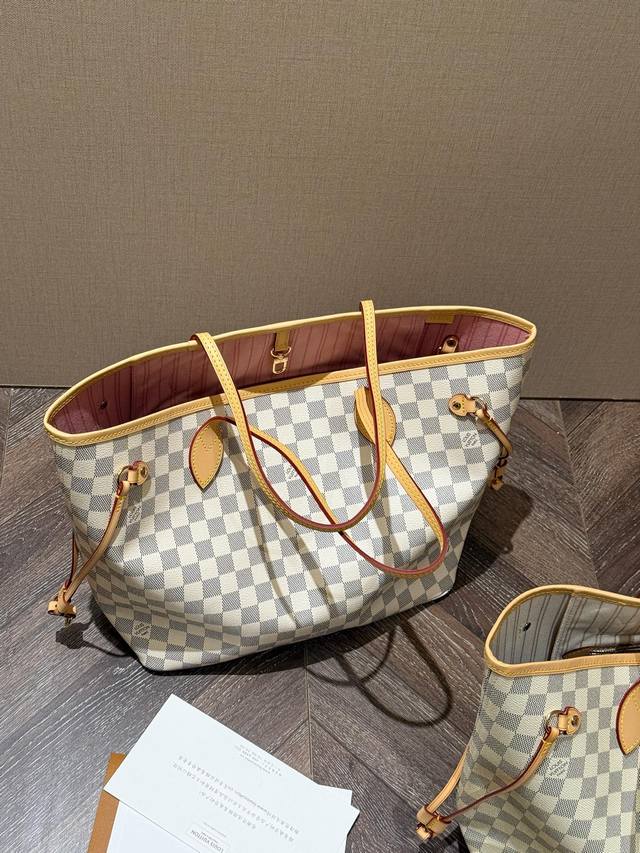 无盒Size： 32底*28高Cm 大 L家 Neverfull 购物袋！骨灰级产物！经典到无可复制！白色棋盘格经典！有质感！有味道！