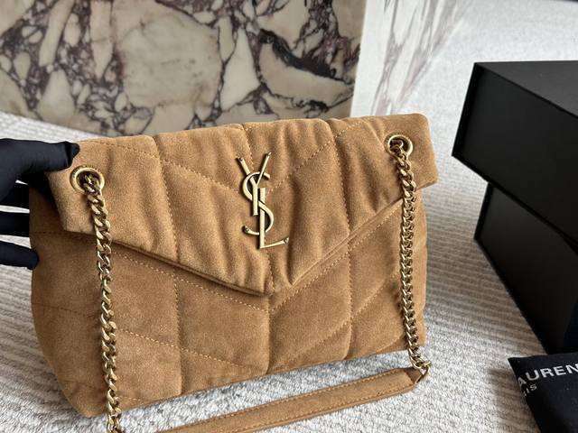 无盒Size： 23*16Cm 中 Ysl 云朵包包Loulou Puffer 焦糖色翻毛皮 犹如怀抱云朵般的感受