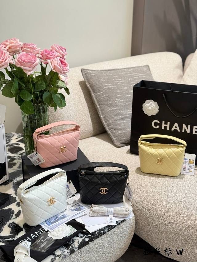 Chanel 25P brushed large logo lunch box bag ~ Retro logo makes it more fashionab