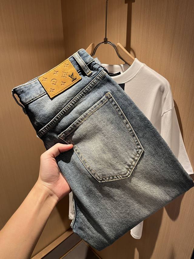 Louis Vuitto Spring/Summer 2025 Men's Classic Washed Straight-Leg Jeans. Perfect