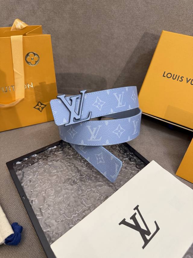 Lv Men's New Belt, 4cm Width, Made of Custom Canvas with a Brand-New Graphic Eff