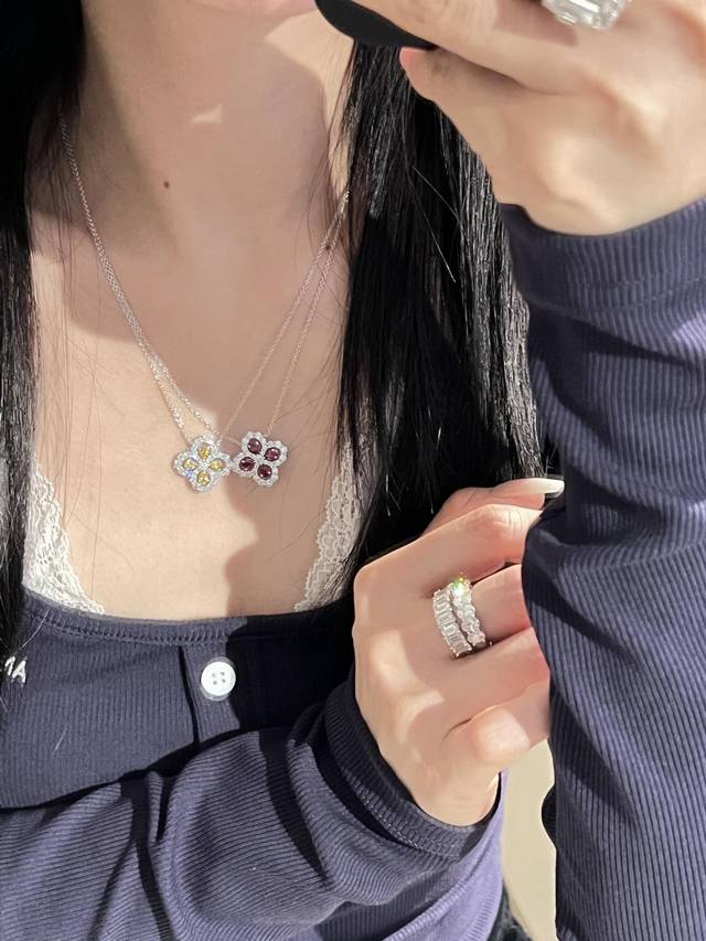 We produce Loo batch necklaces, which can be customized with 18K real gold and r