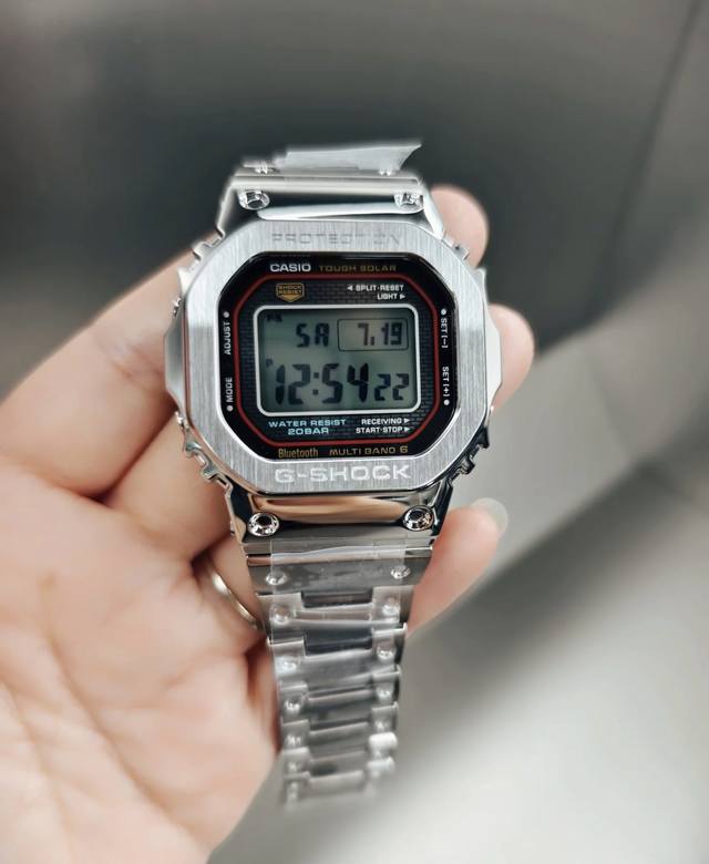 发货实拍,终于出货!小金砖,金色Gmw-B5000D-1Jfb5000 35周年方块钢带表 采用了极为用心的抛光和打磨,显得质感非常高级。经典的G-Shock壳 发货实拍,终于出货!小金砖,金色Gmw-B5000D-1Jfb5000 35周年方块钢带表 采用了极为用心的抛光和打磨,显得质感非常高级。经典的G-Shock壳