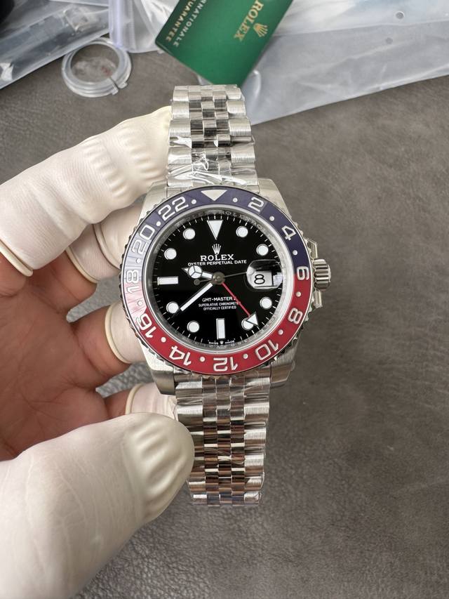 劳力士格林尼治系列，搭载3285机芯！40Mm直径，红蓝可乐圈可乐圈，更换了Clean厂V4圈口！Gm厂出品，出货实拍
