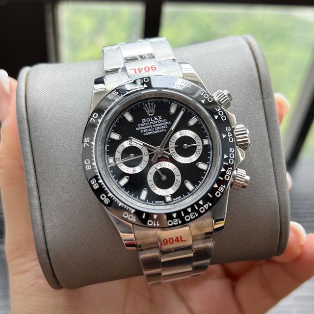 迪通拿系列 尺寸40Mm!全自动机械多功能六针机芯!陶质实心外圈连计速刻度,盘面的底色纹路经过无数次过滤改正,金属Logo凹陷立体感,易读Coma Light夜 迪通拿系列 尺寸40Mm!全自动机械多功能六针机芯!陶质实心外圈连计速刻度,盘面的底色纹路经过无数次过滤改正,金属Logo凹陷立体感,易读Coma Light夜