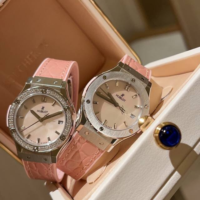 White, single-row diamond-set, original-mold replica of the Hublot Classic Fusio White, single-row diamond-set, original-mold replica of the Hublot Classic Fusio