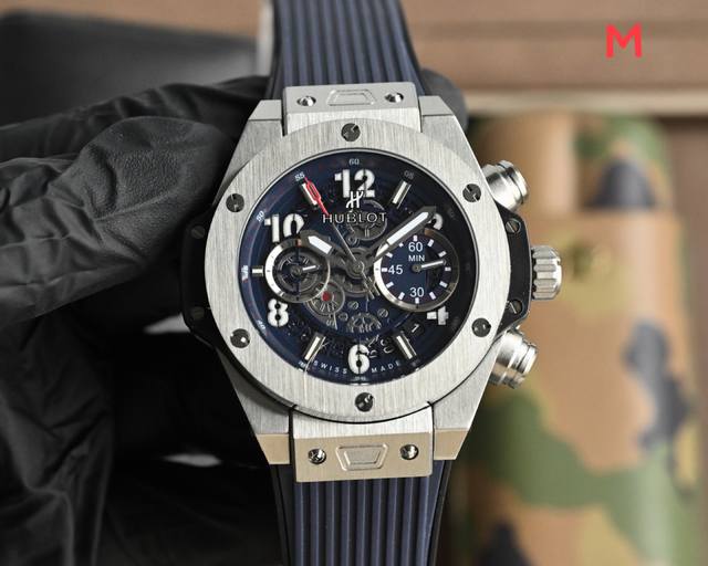 White case, rose black Hublot glass, 45mm x 13mm top-grain cowhide strap with or White case, rose black Hublot glass, 45mm x 13mm top-grain cowhide strap with or