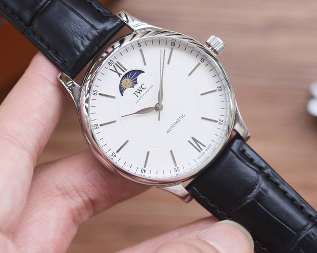 White, gold, and steel straps. 20 Men's Favorite Three-Hand Watch. Latest: IWC's White, gold, and steel straps. 20 Men's Favorite Three-Hand Watch. Latest: IWC's
