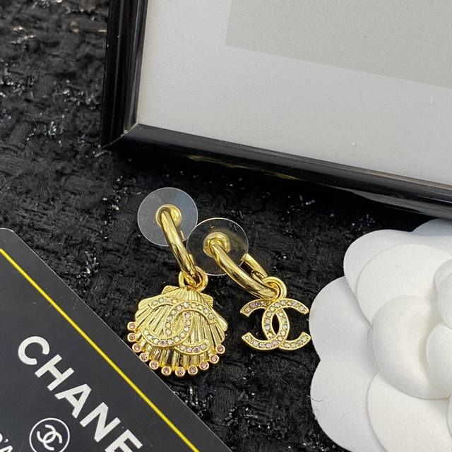 Chanel earrings hot sale new consistent Zp Chan 22 gold shell diamond Ab earring Chanel earrings hot sale new consistent Zp Chan 22 gold shell diamond Ab earring