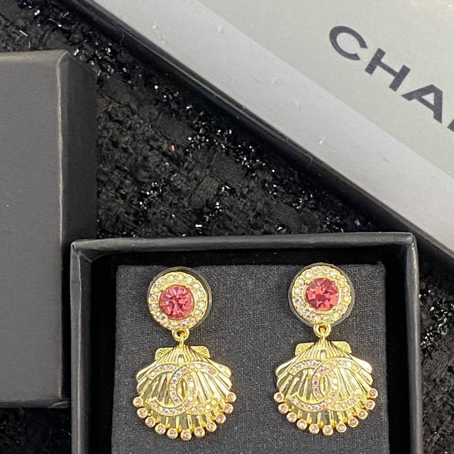 Chanel earrings hot sale new consistent Zp Chan 23 ruby gold shell colored diam Chanel earrings hot sale new consistent Zp Chan 23 ruby gold shell colored diam