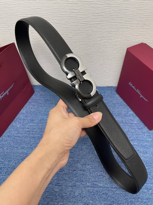 Sf3.5Cm高级定制款男士皮带 ，双面进口牛皮，自行选择搭配 真材实料 很有质感 时尚经典不失风范 可自行裁剪 ！