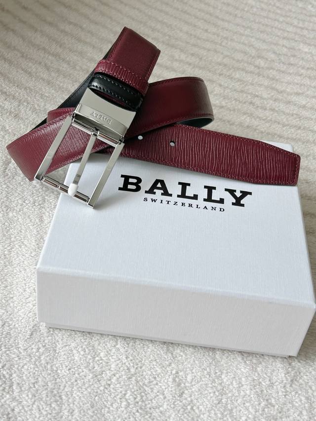 Bally休闲商务皮带质感拉满，利落金属扣+细腻纹理，西装、休闲装一搭就高级，职场型男氛围感有了 宽3.4Cm。