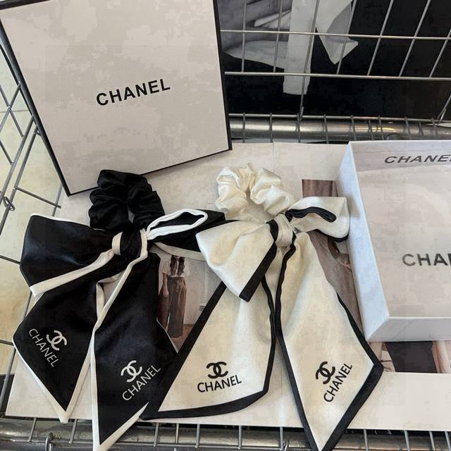 Comes with box Chanel's latest small hair band, super beautiful! Full of celebr
