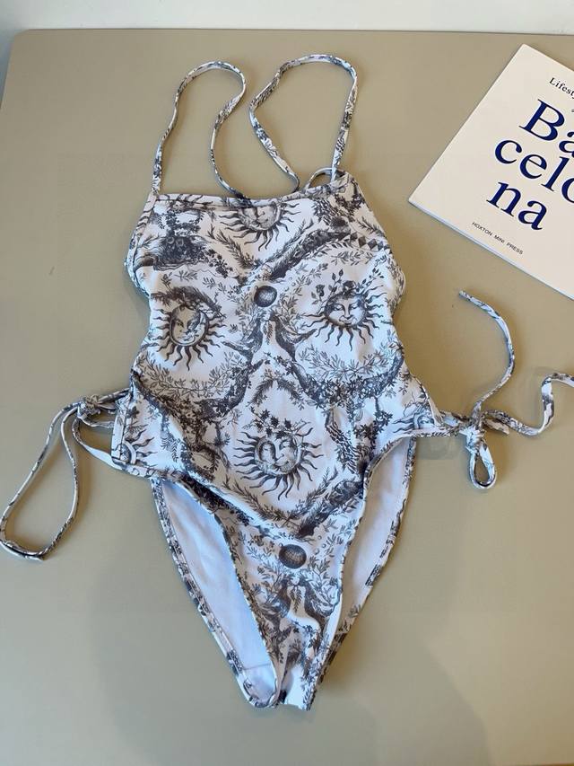 Dior one-piece swimsuit highly recommended! The ultra-chic animal print adds a f