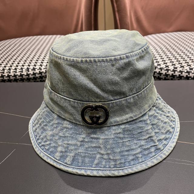 Gucci古奇 2025新款洗水牛仔渔夫帽 很潮!休闲运动款,经典制作,超级好搭衣服! Gucci古奇 2025新款洗水牛仔渔夫帽 很潮!休闲运动款,经典制作,超级好搭衣服!