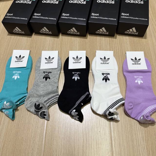 特 Adidas 阿迪达斯火爆全网的三叶草Logo超级Nice设计惊艳绝伦超级好看Ins今年超火爆元素单品精梳棉材质，非常柔软舒适 一盒五双