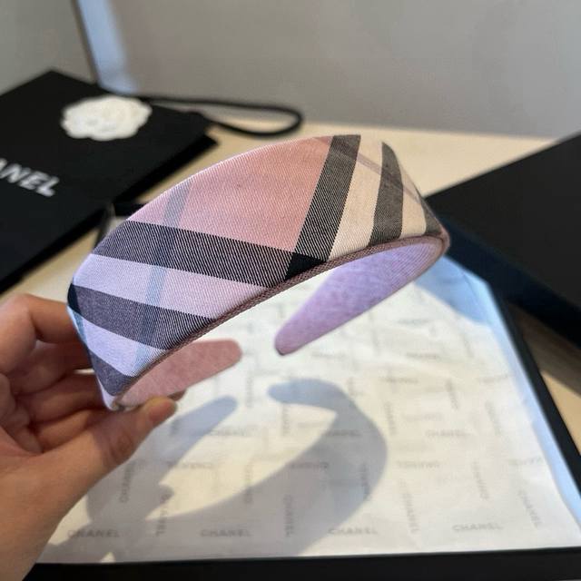 Burberry巴宝莉格子发箍，超嗲粉色