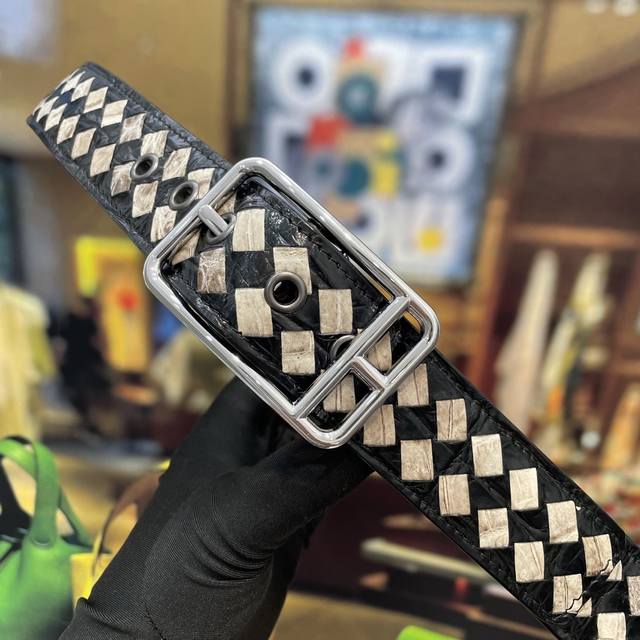 Hermes- 宽度 38Mm精品 经典黑白配色 喜玛拉雅白 与 进口尼罗鳄鱼 编织款鳄鱼针带，休闲中 不失优雅 高端大气 配精品扣，精工制作