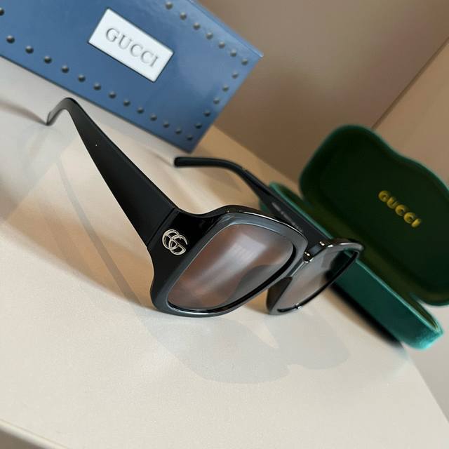 Gucci古奇重磅新品 女款太阳镜 大框立体面 修饰脸型 复古有韵味