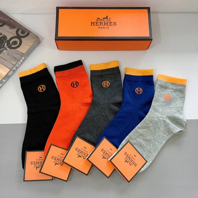 comes with packaging, 5 pairs per box. Hermes high-end men's mid-length socks a