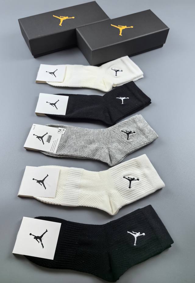 Special counter packaging Air Jordan, the same embroidery as the official websit