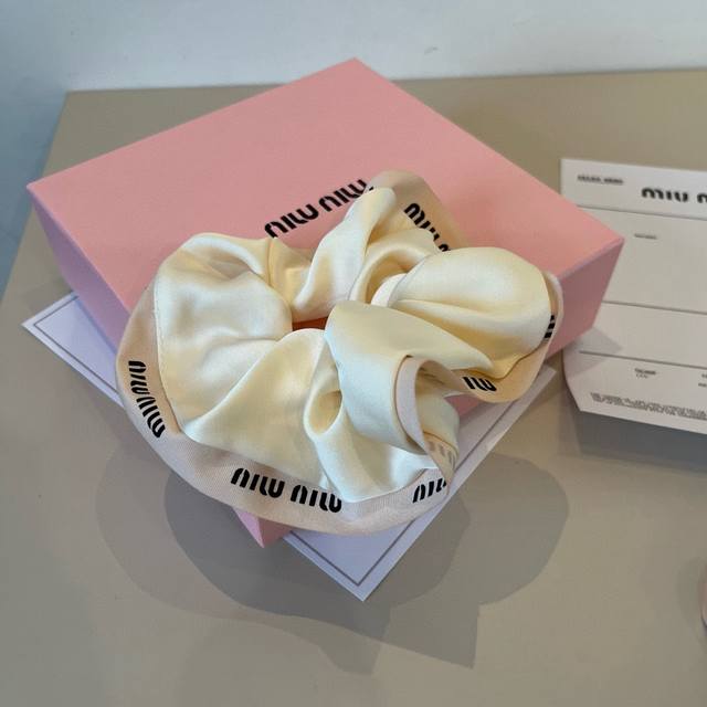 Miumiu缪缪新款发圈