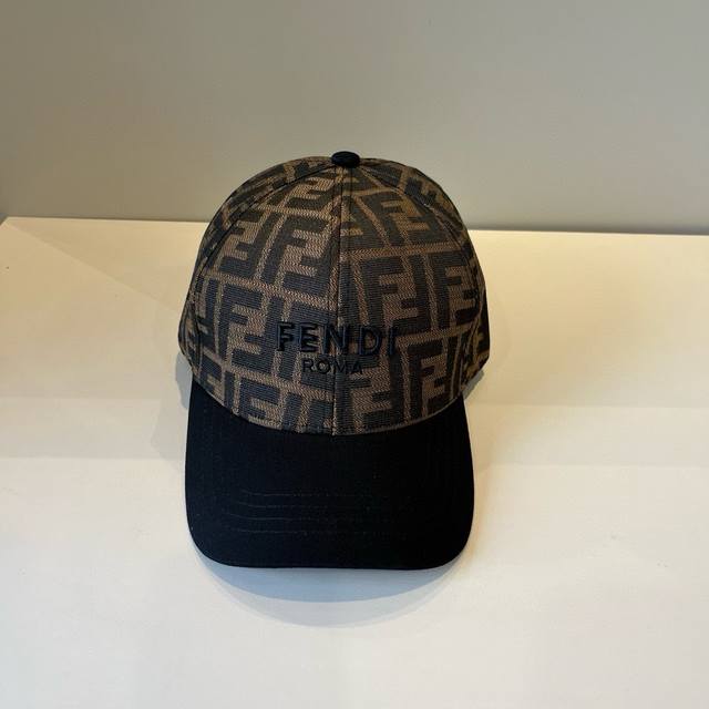 Fendi芬迪 老花系列棒球帽 经典Ff中古单品,气质穿搭单品,质量杠杠 Fendi芬迪 老花系列棒球帽 经典Ff中古单品,气质穿搭单品,质量杠杠
